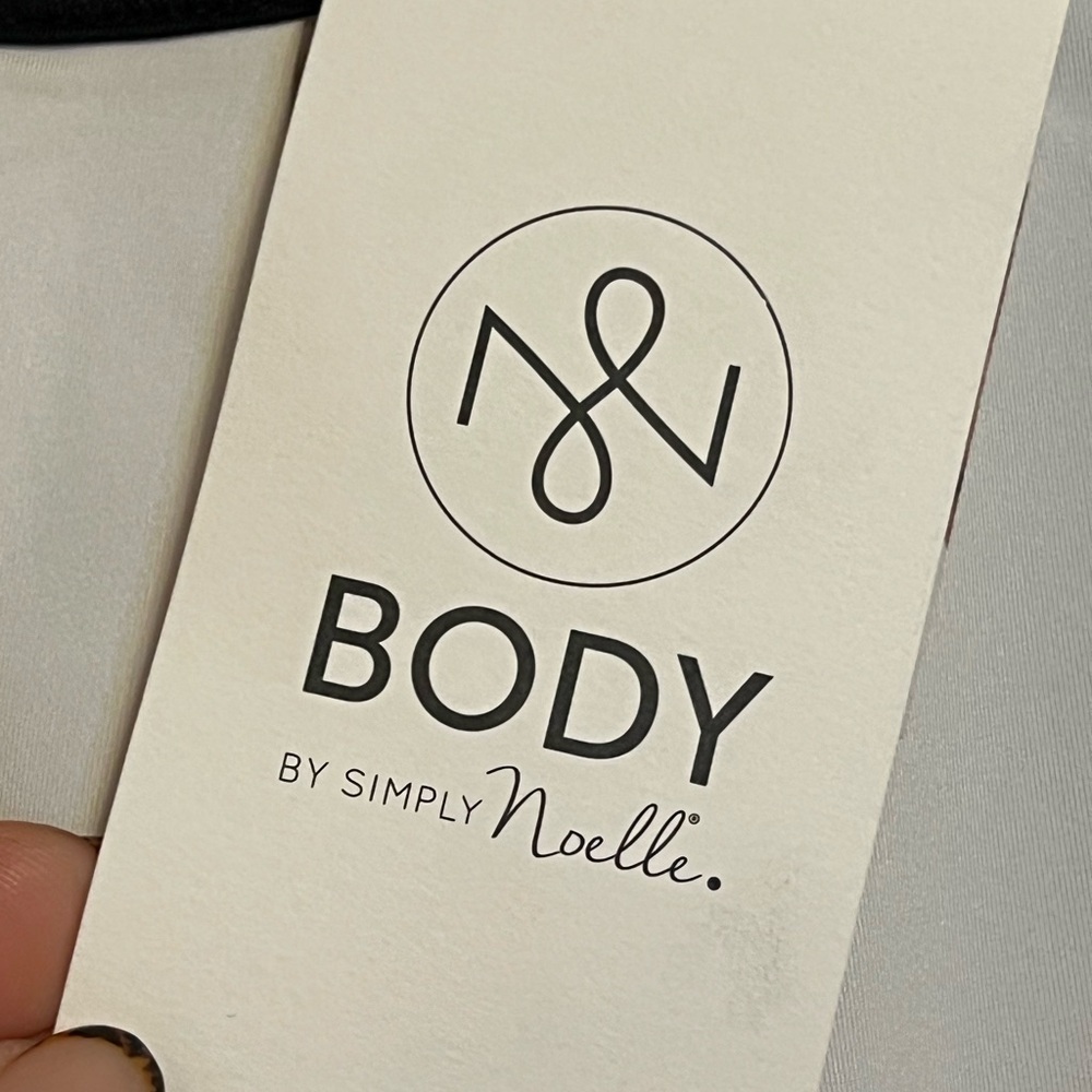 #77 BODY BY SIMPLY NOELLE WHITE PERFORMANCE TANK XXL NWT - Picture 6 of 8